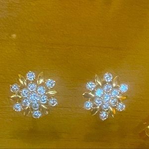 Selling 6.5 gram 22 Kt earrings